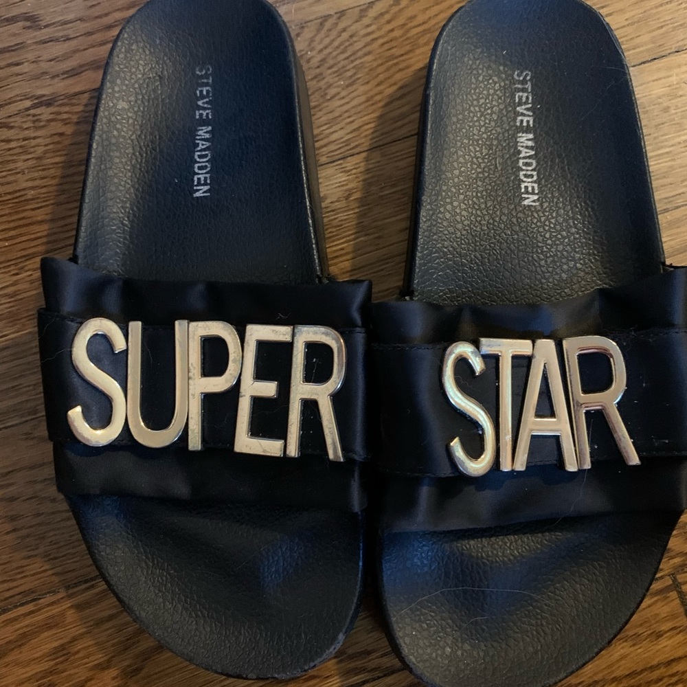 EUC Girls Steve Madden Slides “Super Star” in Gold  ⭐️